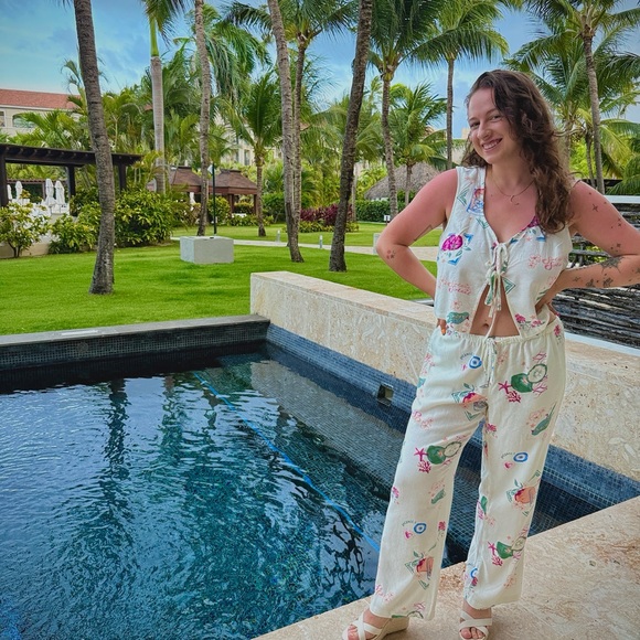 Meet the Posher 💕 Blythe Haney! - Picture 4 of 6